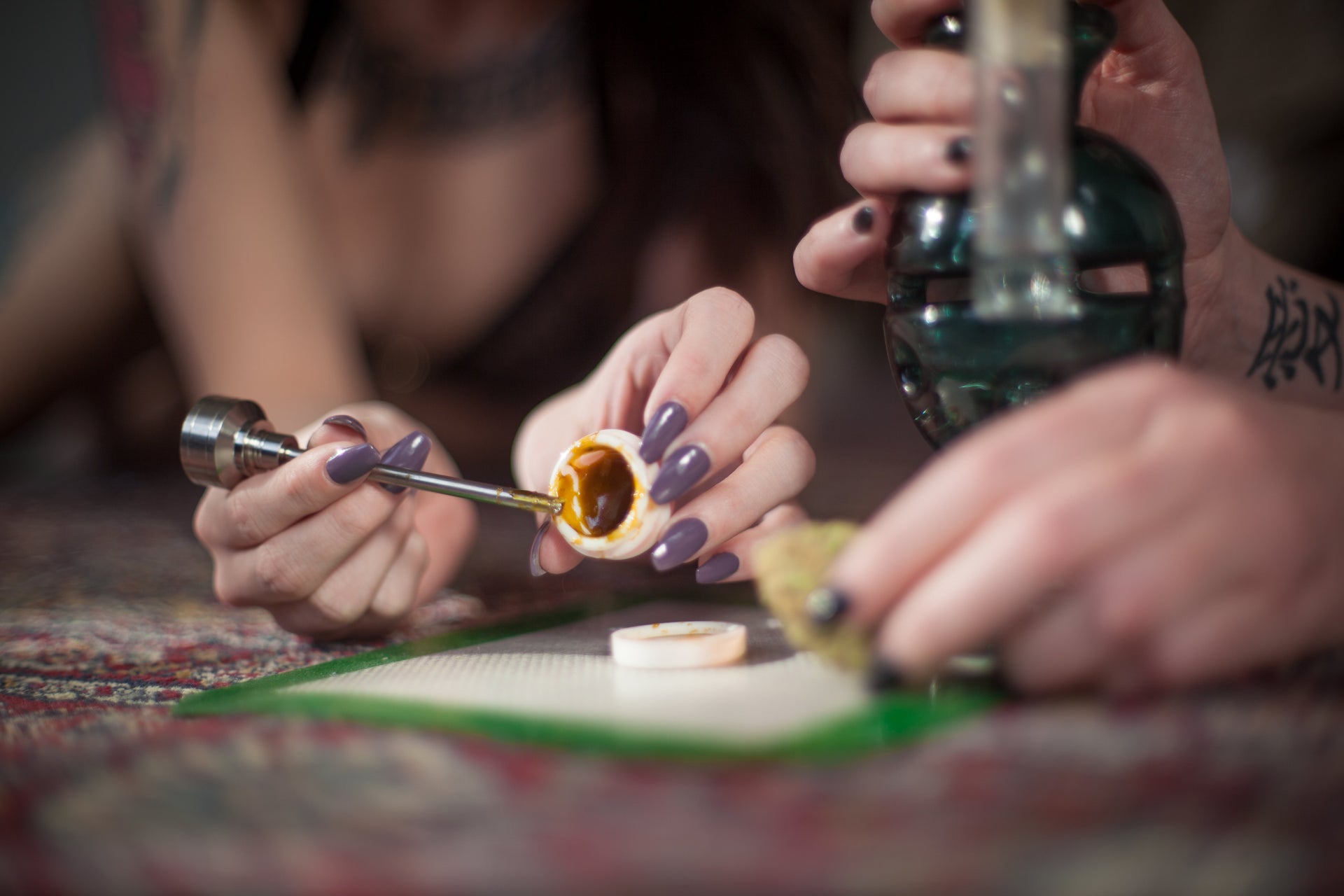 🧪 Silicone vs. Cannabis: The Storage Secret No One Talks About